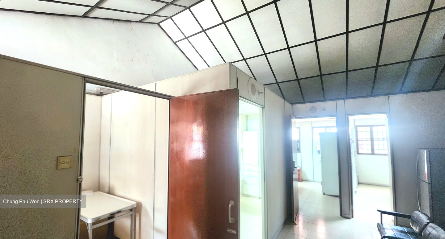 Jurong West Street 92 (D22), Shop House #548897571
